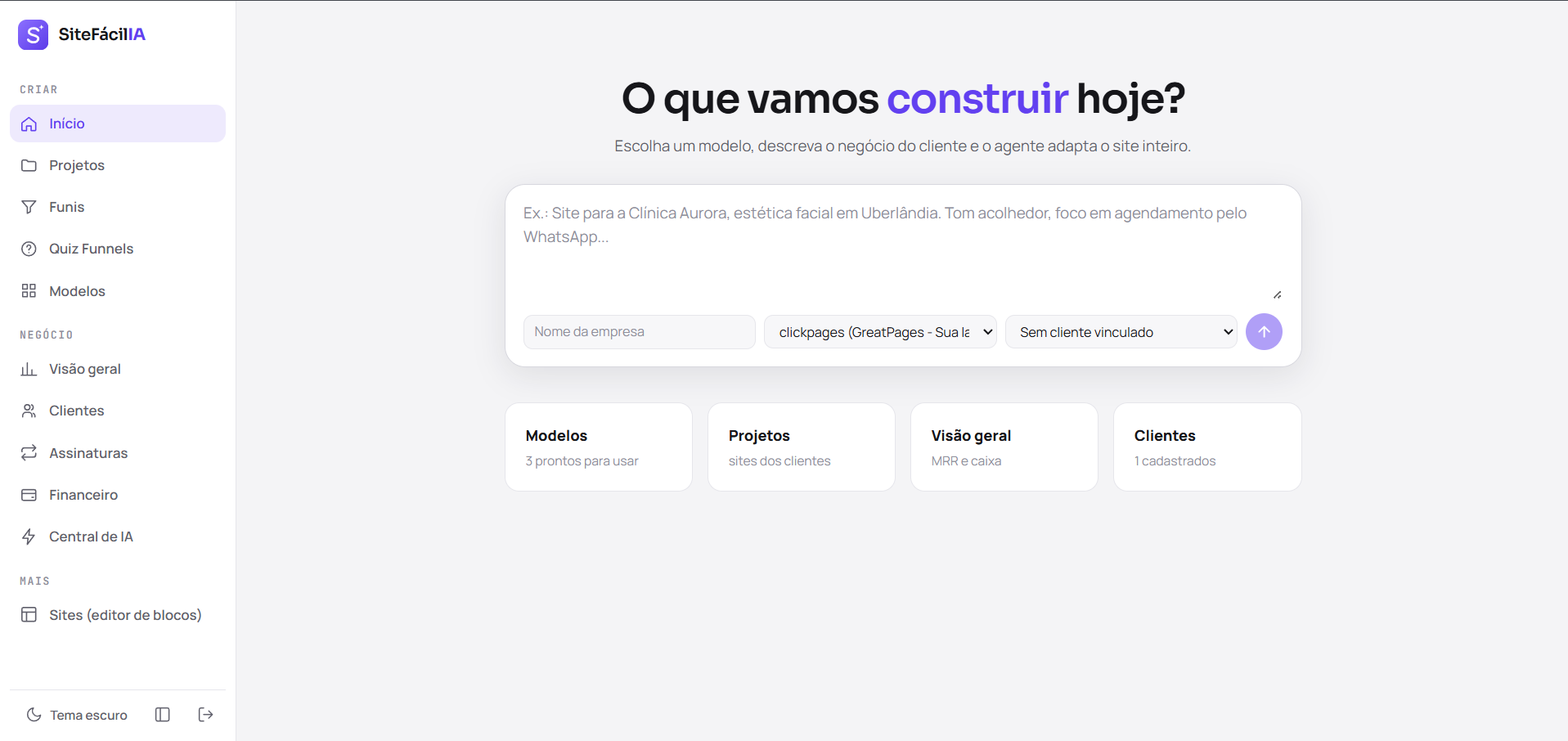 Tela inicial do painel do SiteFácilIA: campo para descrever o site do cliente e atalhos para modelos, projetos, visão geral e clientes